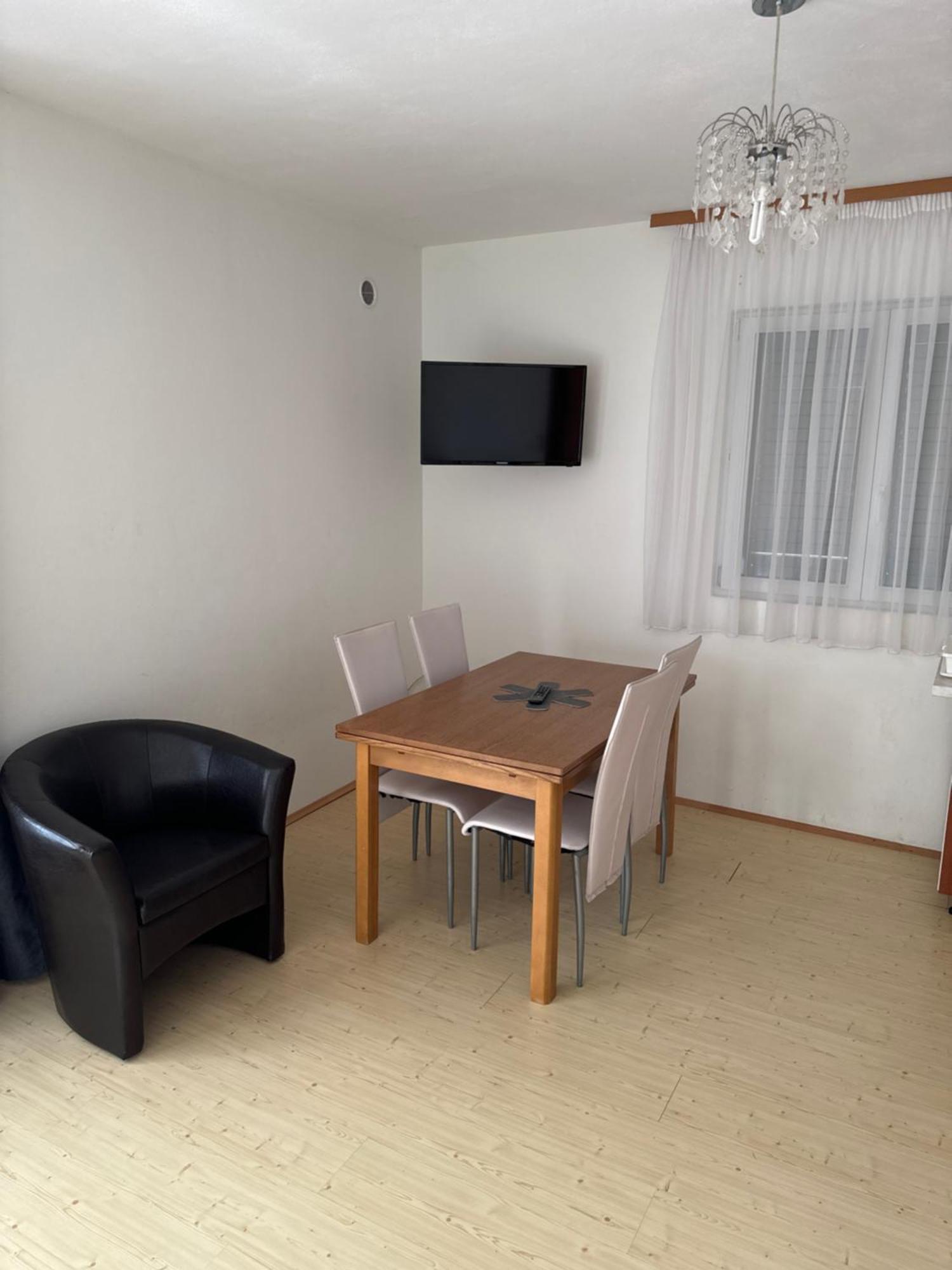Ferienwohnung Apartman J&B Vir Exterior foto
