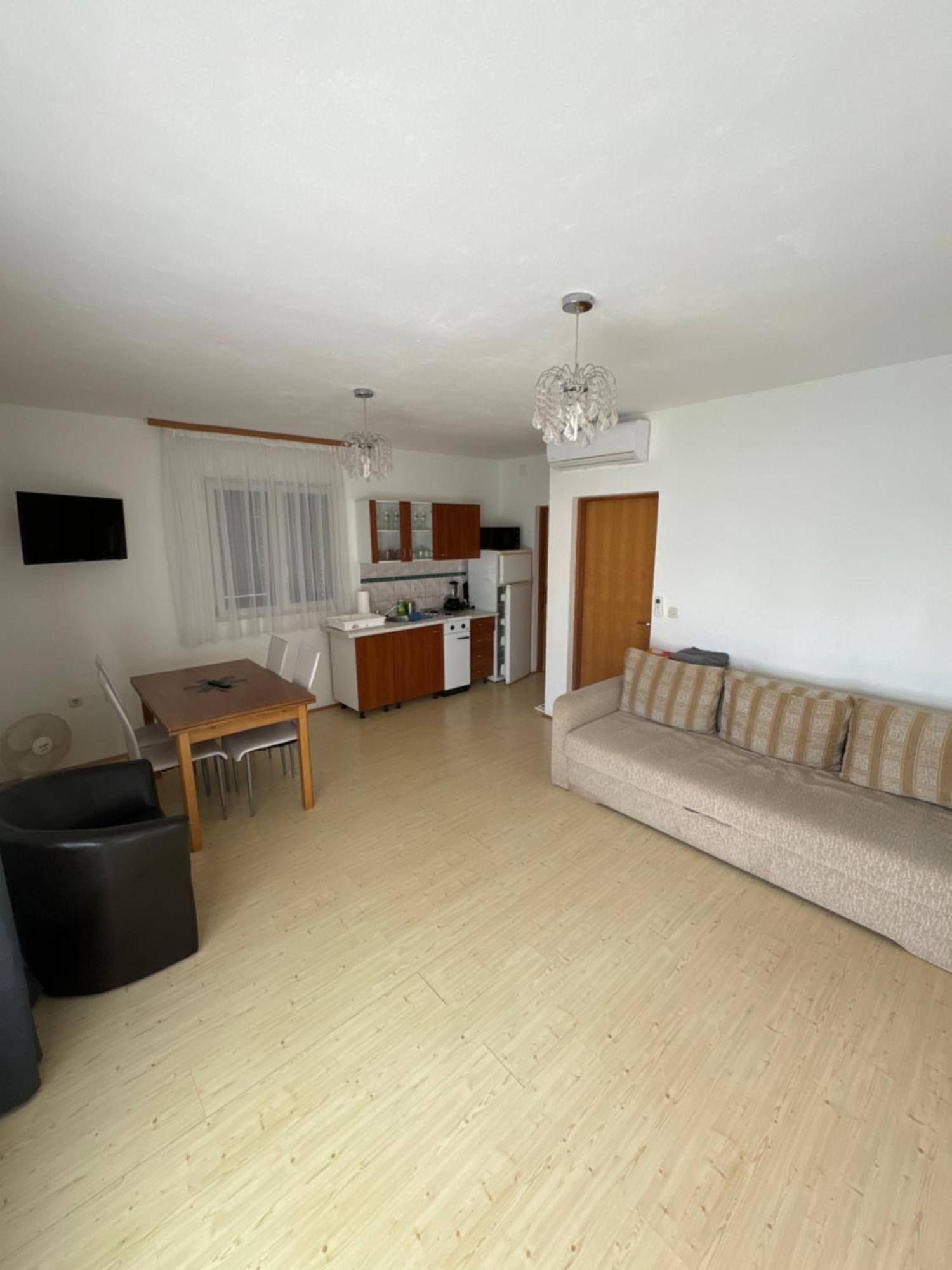 Ferienwohnung Apartman J&B Vir Exterior foto